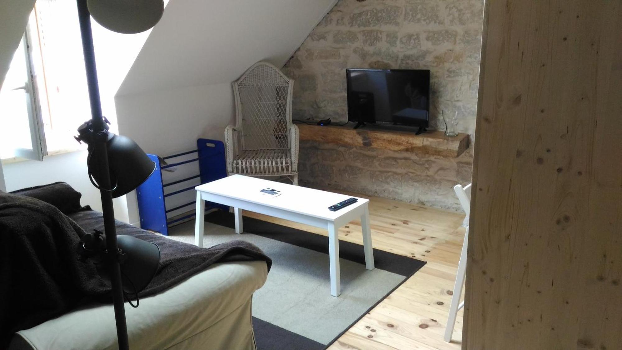 Studio Meuble Proche Conseil Departemental Du Jura Lons-le-Saunier Dış mekan fotoğraf